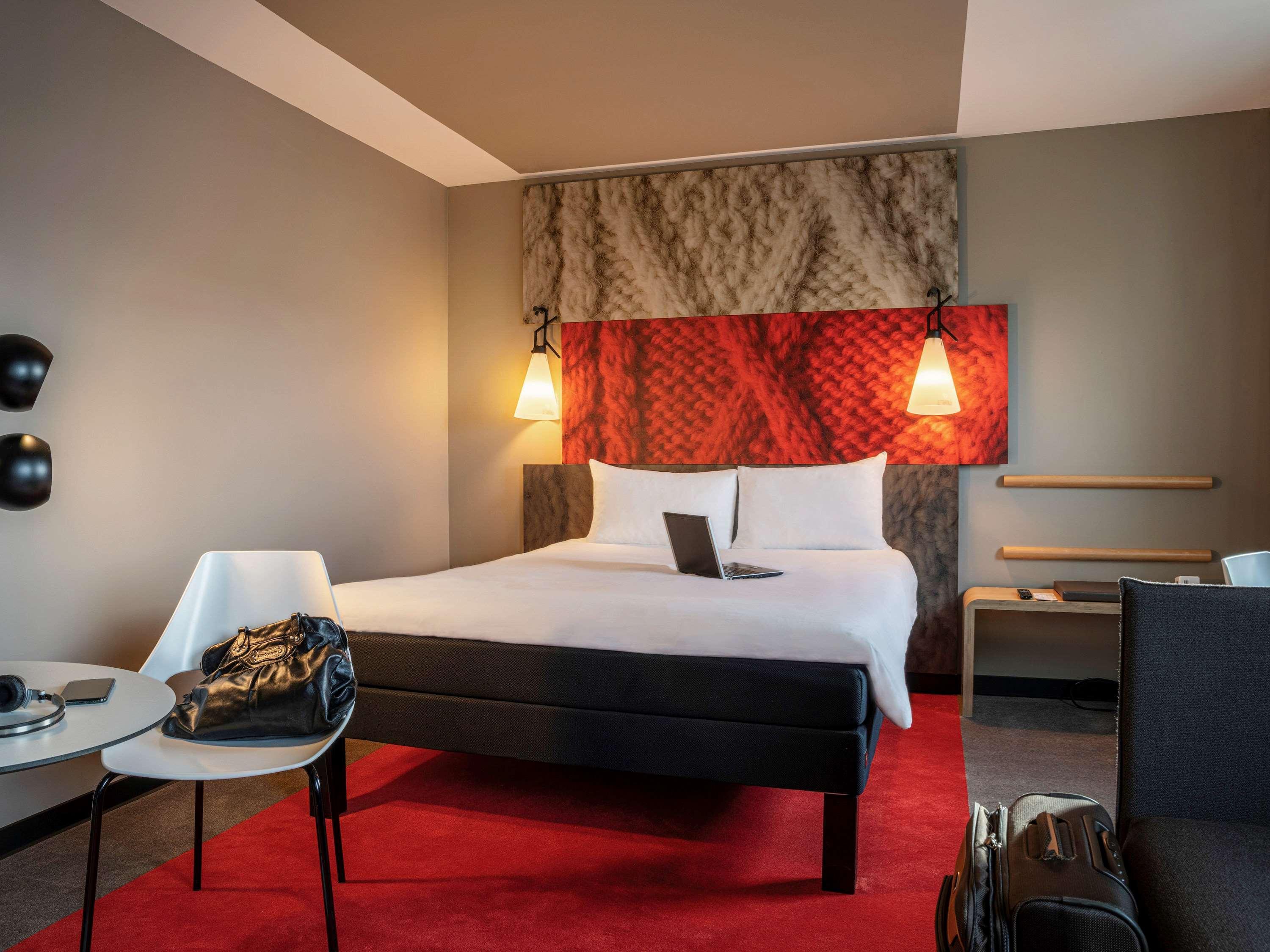 Отель Ibis Nanterre La Defense Экстерьер фото