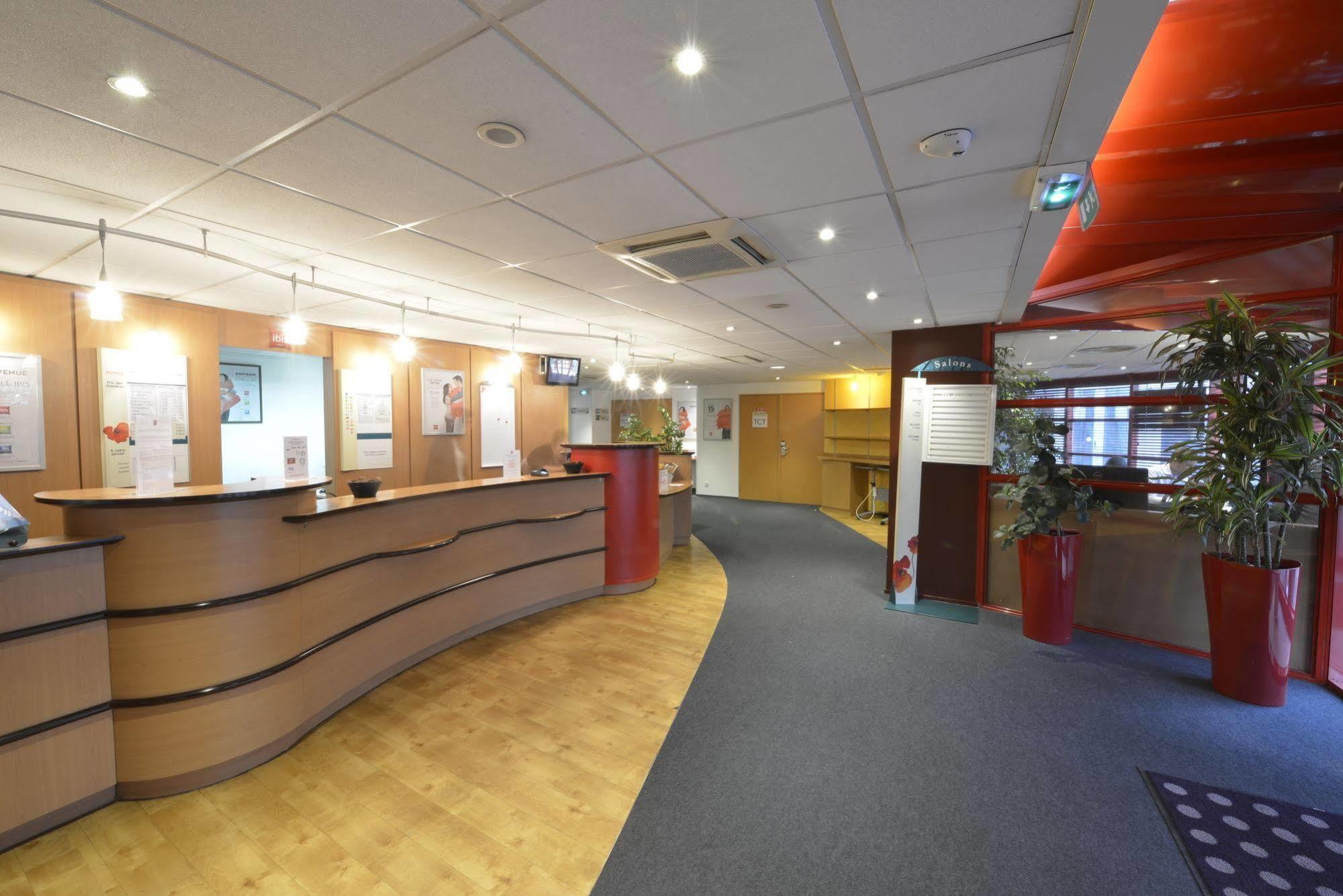 Отель Ibis Nanterre La Defense Экстерьер фото